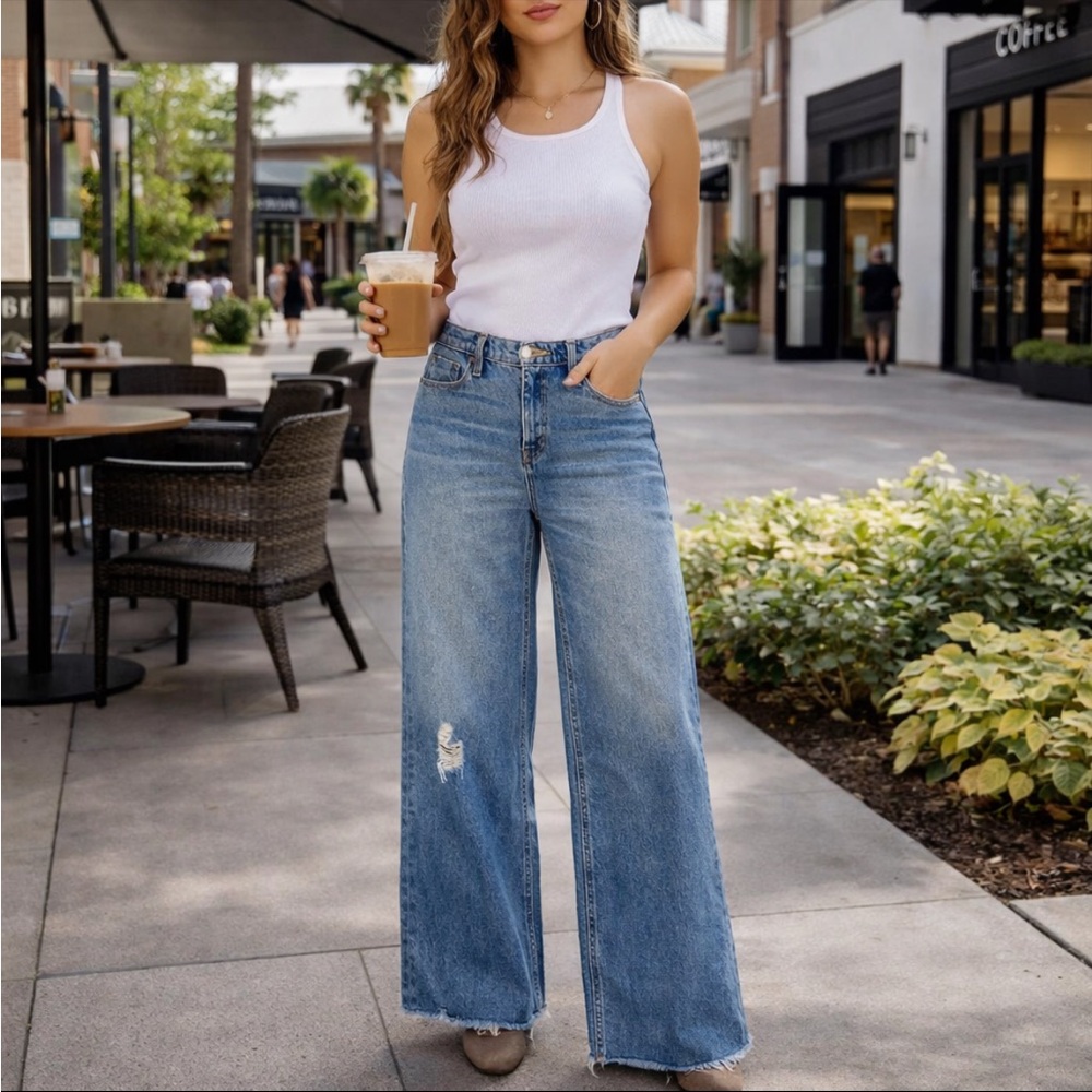 UO BDG High Rise Blue Light Wash Raw Hem Distressed Denim Wide Leg Jeans Size 28